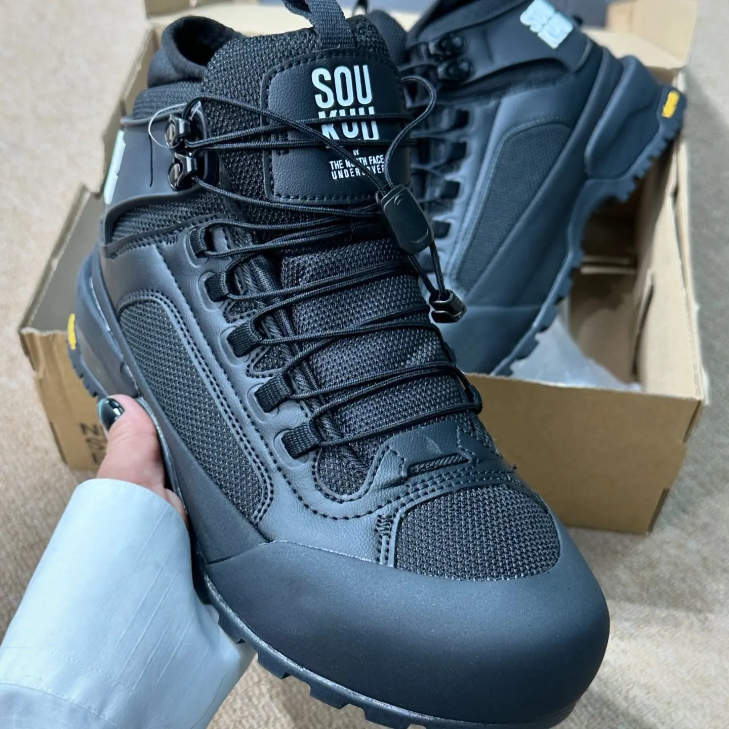 Black velvet casual sports non-slip shoes