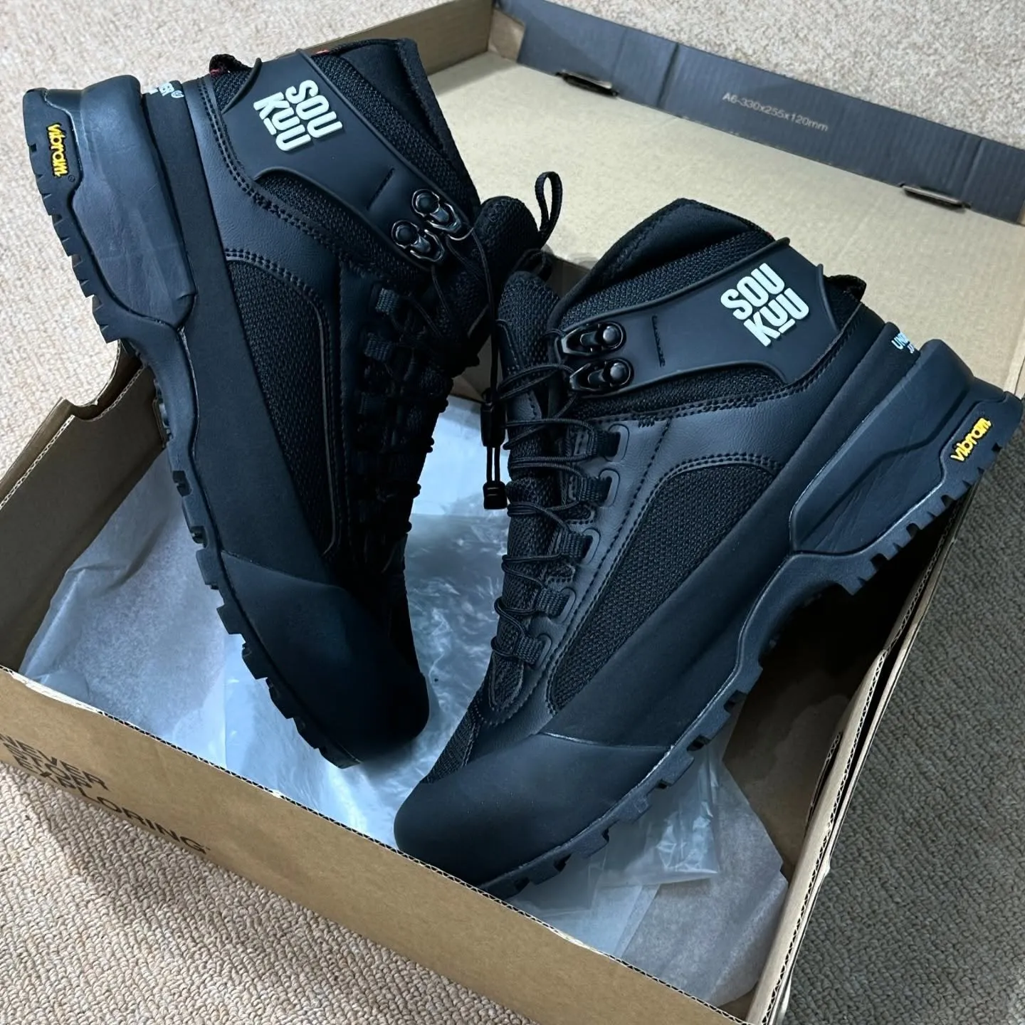 Black velvet casual sports non-slip shoes