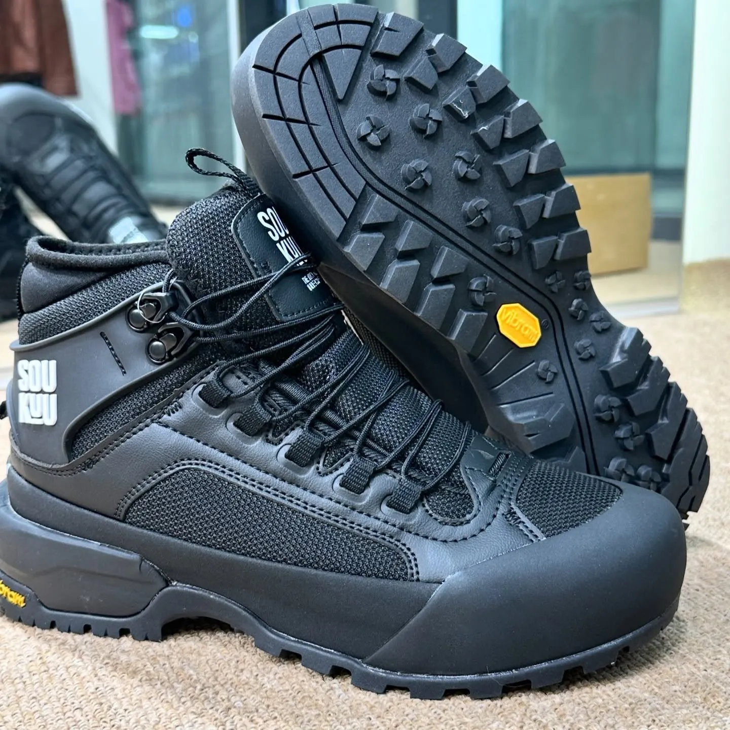 Black velvet casual sports non-slip shoes