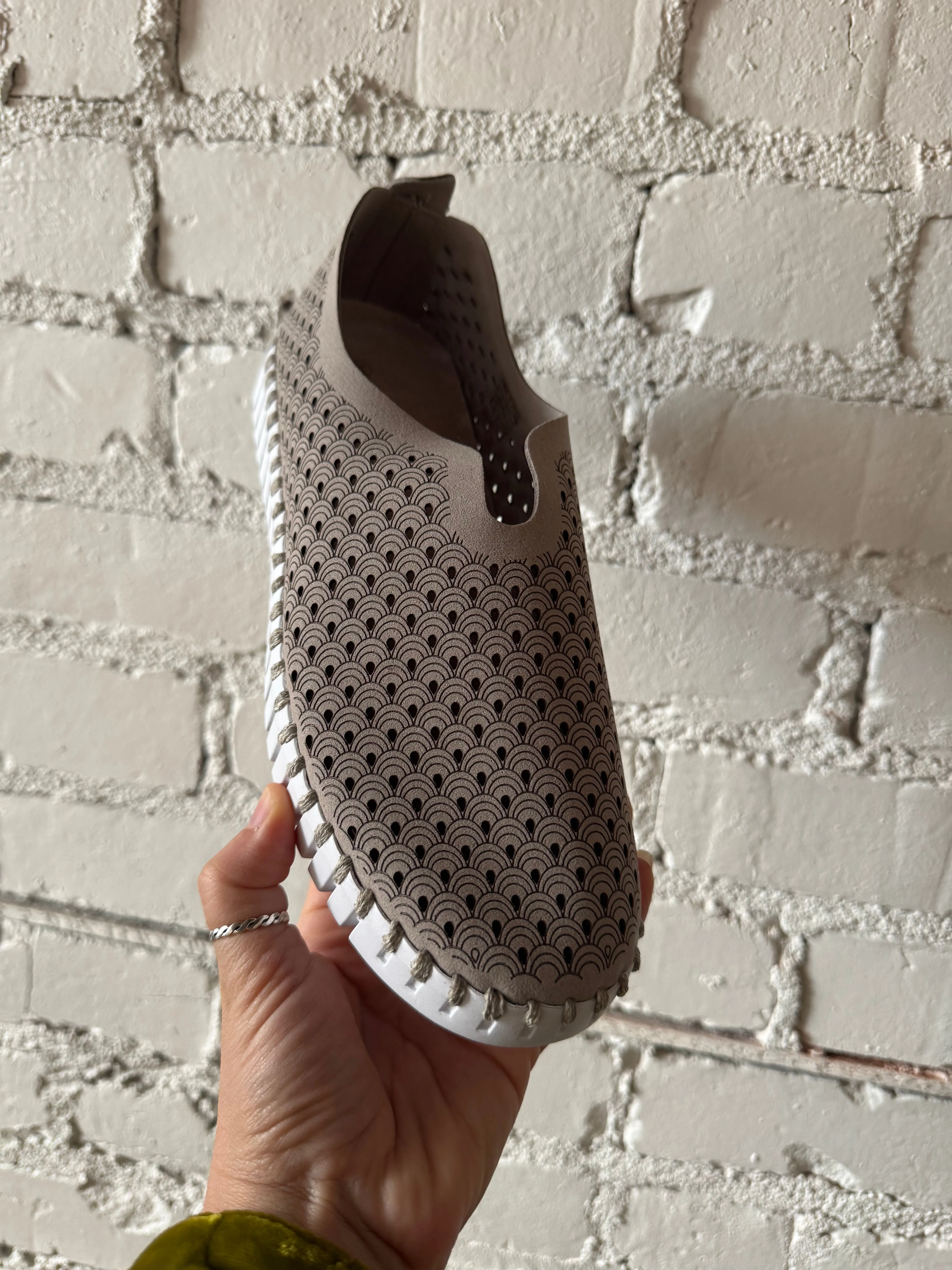 Women's Tulip Slip On Flat